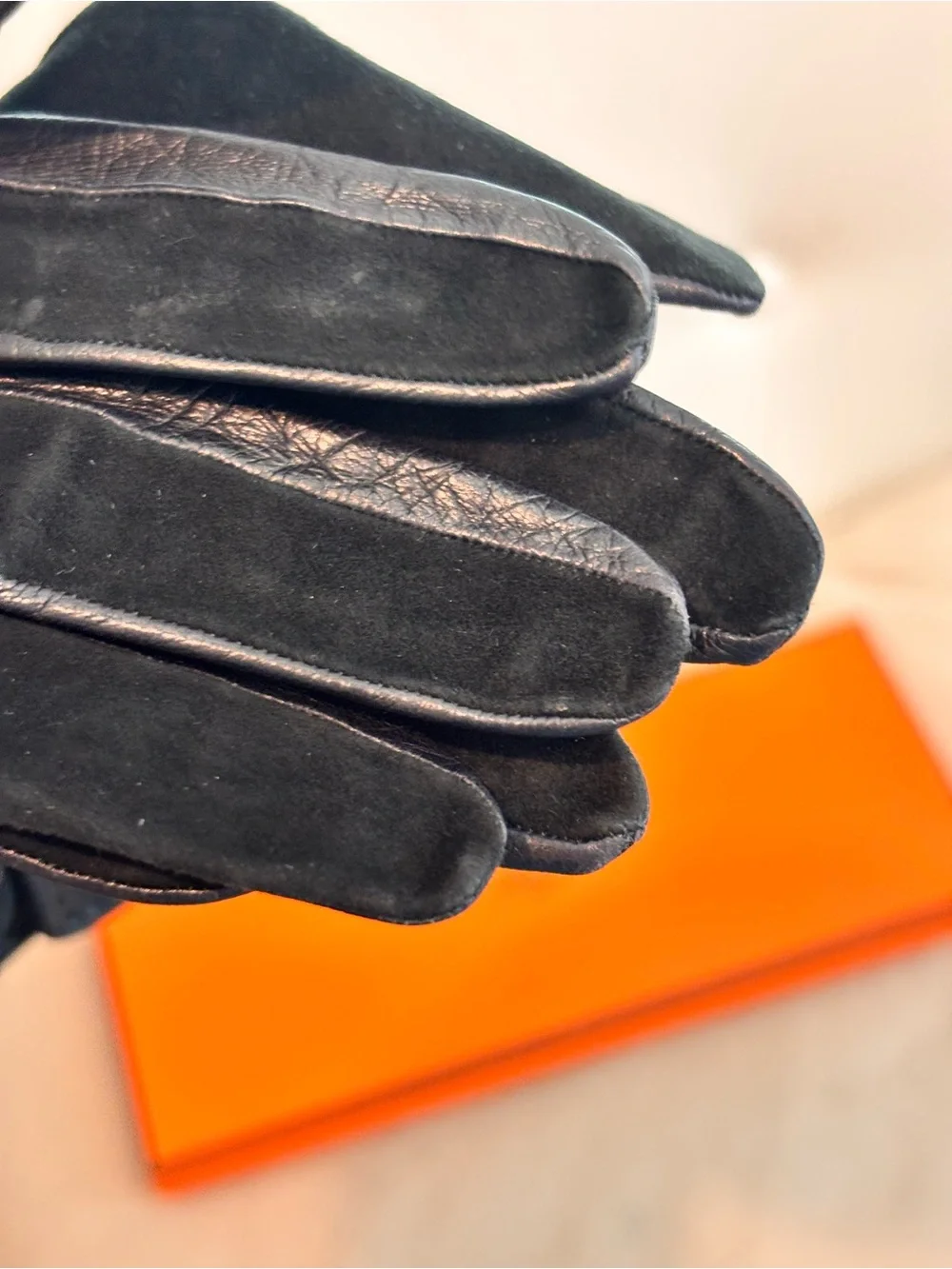 Hermés Black Suede & Lambskin Leather Chaine d’Ancre Women’s Gloves W/ Box